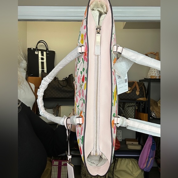 Kate Spade KG752 Strawberry Garden Large Tote | Pink Multi Floral | NWT $399 - Picture 10 of 11